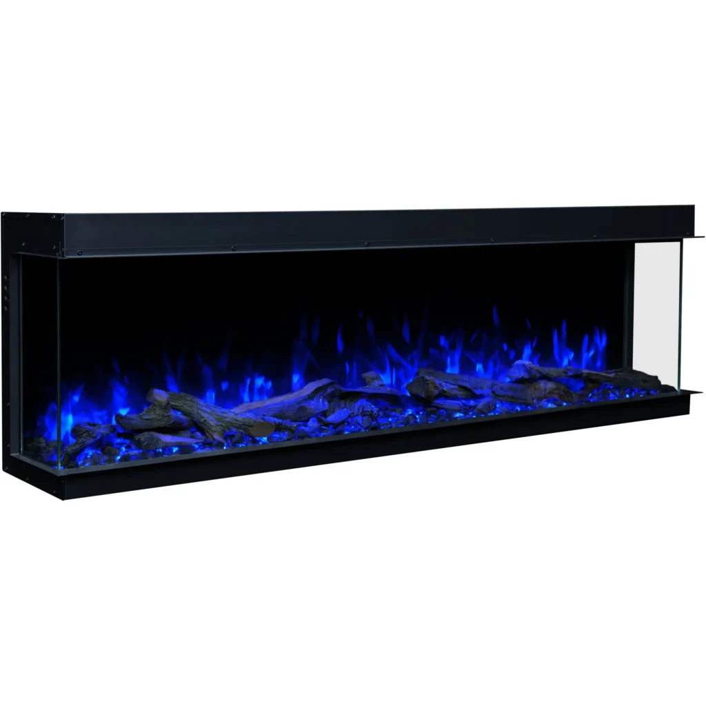 Perspektivische Ansicht des Emotion Flame Solis Elektrokamins mit modernem blauem Flammeneffekt, der durch das dreiseitige Design optimal sichtbar ist